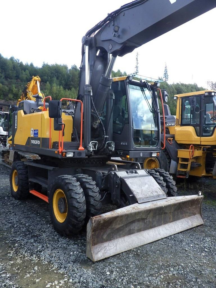 Volvo EW 220 E  - Pelle sur pneus: photos 4 Volvo EW 220 E  - Pelle sur pneus: photos 4