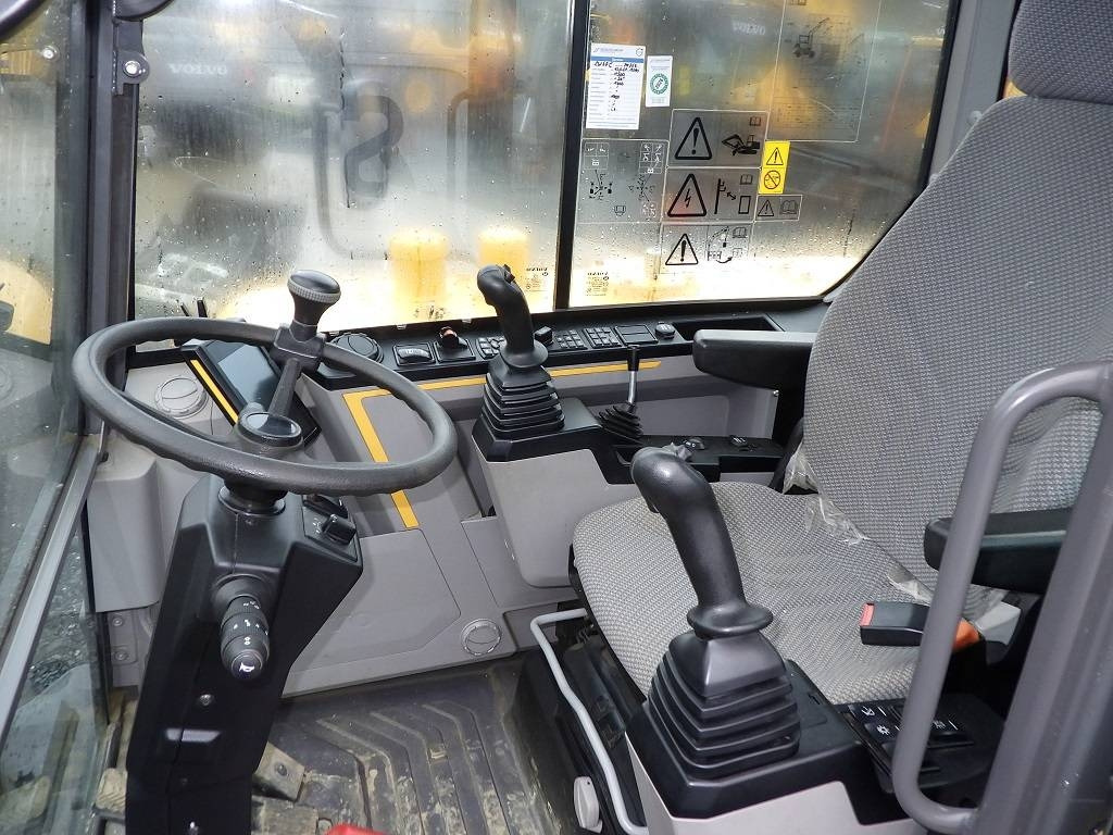 Pelle sur pneus Volvo EW 60 E: photos 9 Pelle sur pneus Volvo EW 60 E: photos 9