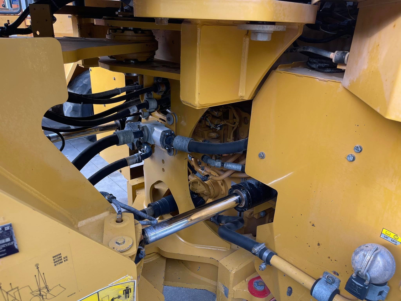 Chargeuse sur pneus CAT 966M: photos 23