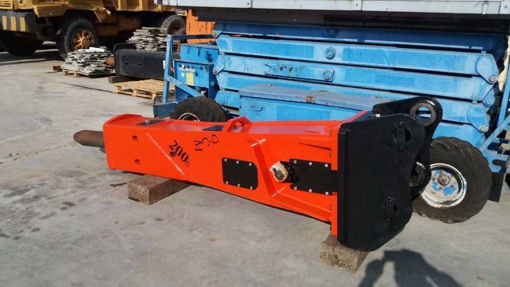 OCM 200s - Marteau hydraulique pour Engins de chantier: photos 4 OCM 200s - Marteau hydraulique pour Engins de chantier: photos 4