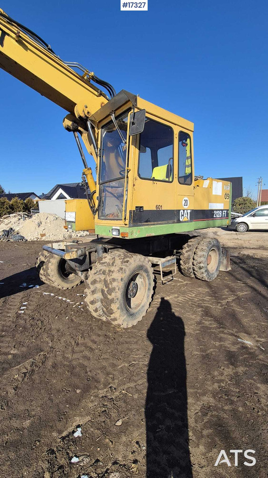 CATERPILLAR 212B FT wheeled excavator (1996) - Pelle sur pneus: photos 2 CATERPILLAR 212B FT wheeled excavator (1996) - Pelle sur pneus: photos 2