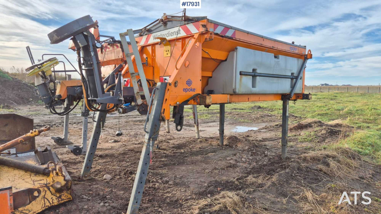 EPOKE SH3401 5m3 sand/salt spreader (2007) - Epandeur de sable: photos 1 EPOKE SH3401 5m3 sand/salt spreader (2007) - Epandeur de sable: photos 1