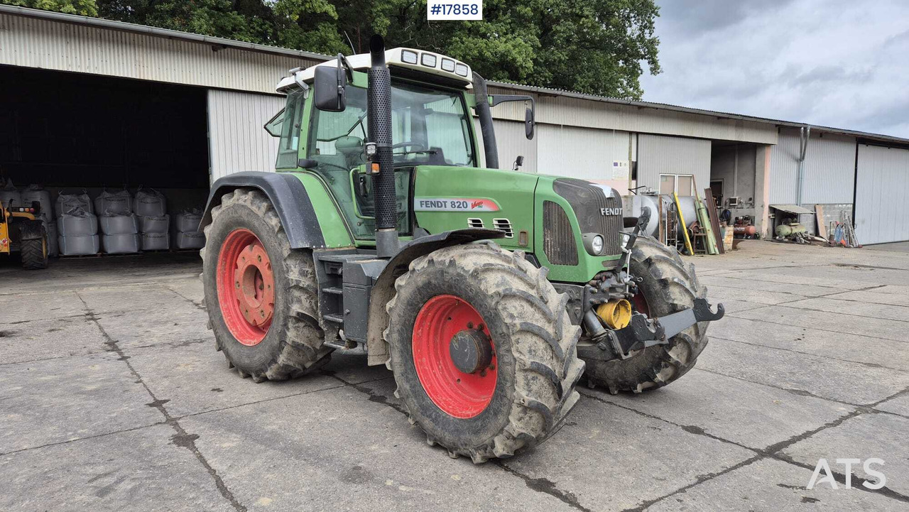 FENDT 820 VARIO TMS agricultural tractor (2011) - Tracteur agricole: photos 1 FENDT 820 VARIO TMS agricultural tractor (2011) - Tracteur agricole: photos 1