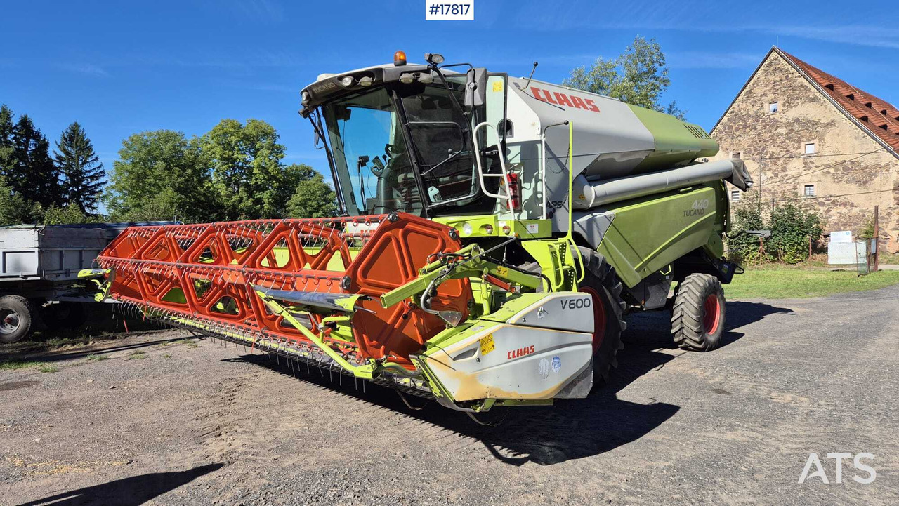 Kombajn zbożowy CLAAS TUCANO 440 (2015) - Moissonneuse-batteuse: photos 1 Kombajn zbożowy CLAAS TUCANO 440 (2015) - Moissonneuse-batteuse: photos 1