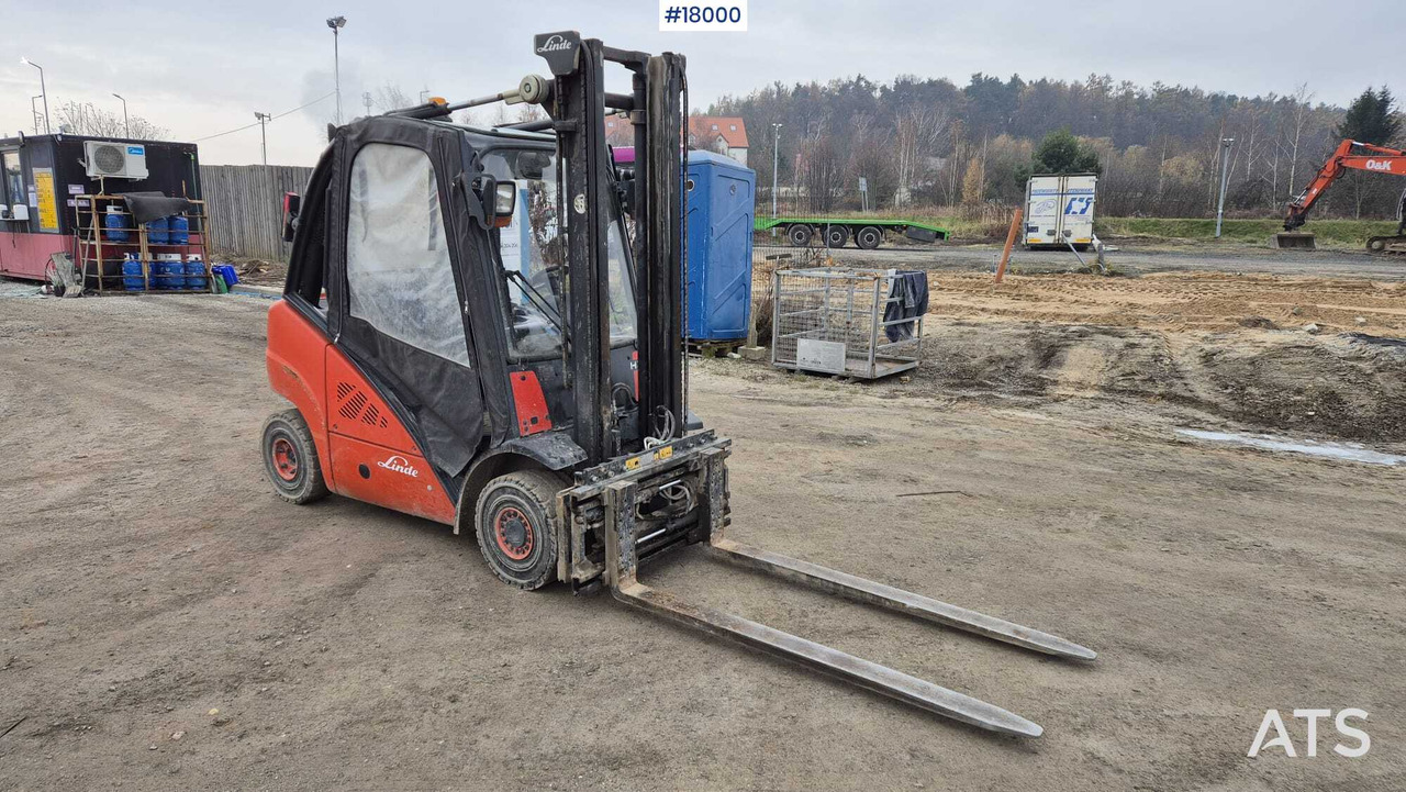 LINDE H25T forklift (2009) - Chariot élévateur diesel: photos 3 LINDE H25T forklift (2009) - Chariot élévateur diesel: photos 3