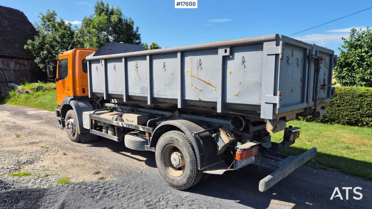 Mercedes-Benz 1828 hooklift (1999) two containers - Camion ampliroll: photos 5 Mercedes-Benz 1828 hooklift (1999) two containers - Camion ampliroll: photos 5