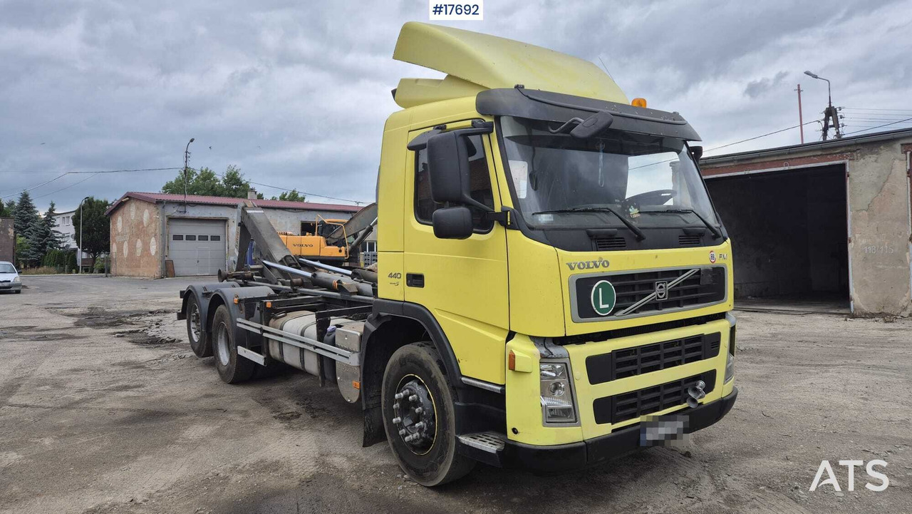 VOLVO FM 440 EURO 5 hooklift (2009) - Camion ampliroll: photos 1 VOLVO FM 440 EURO 5 hooklift (2009) - Camion ampliroll: photos 1