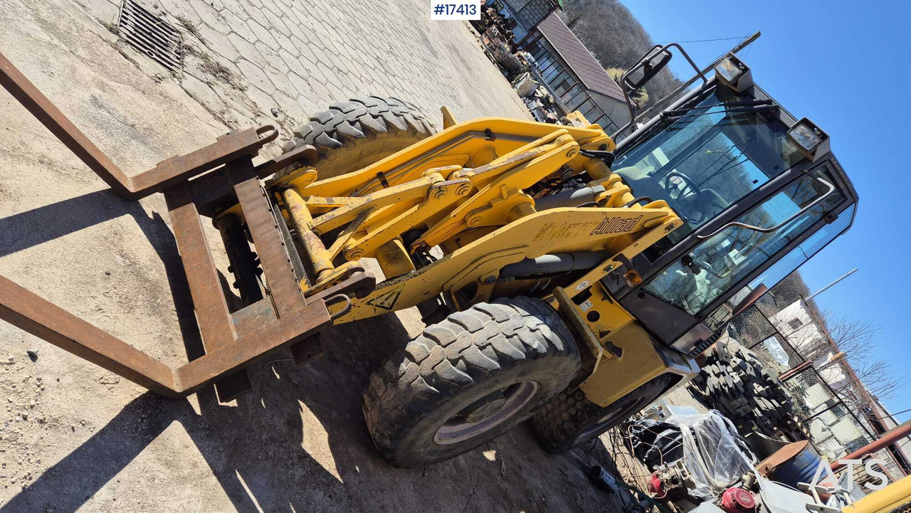 Wheel loader AHLMANN AL 85t 2004) forks, quick coupler, opening bucket. - Chargeuse sur pneus: photos 2 Wheel loader AHLMANN AL 85t 2004) forks, quick coupler, opening bucket. - Chargeuse sur pneus: photos 2