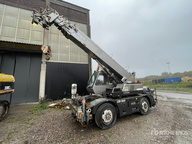 1999 Kato CR100 10 ton City Crane - Grue mobile: photos 2 1999 Kato CR100 10 ton City Crane - Grue mobile: photos 2