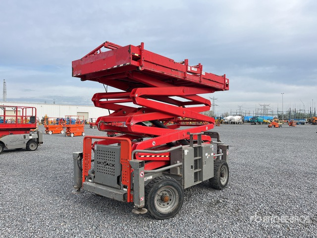 2016 Skyjack SJ8841 4x4 Diesel Scissor Lift - Nacelle ciseaux: photos 2 2016 Skyjack SJ8841 4x4 Diesel Scissor Lift - Nacelle ciseaux: photos 2