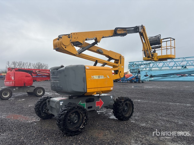 2020 Haulotte HA16RTJ 4WD Diesel Articulating Boom Lift - Nacelle articulée: photos 1 2020 Haulotte HA16RTJ 4WD Diesel Articulating Boom Lift - Nacelle articulée: photos 1
