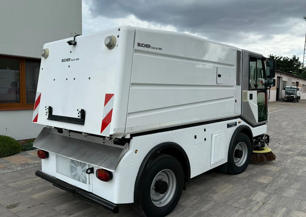 Crédit-bail de Inny Bucher Citycat 5000 Inny Bucher Citycat 5000: photos 8 Crédit-bail de Inny Bucher Citycat 5000 Inny Bucher Citycat 5000: photos 8