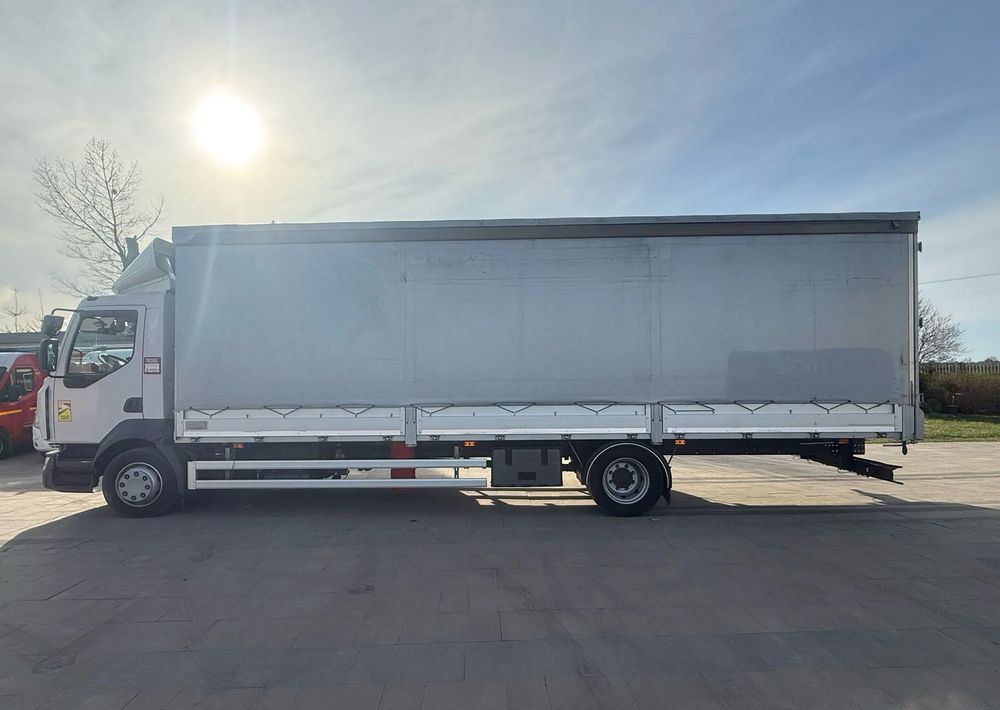 Renault D12 - Camion à rideaux coulissants: photos 5 Renault D12 - Camion à rideaux coulissants: photos 5