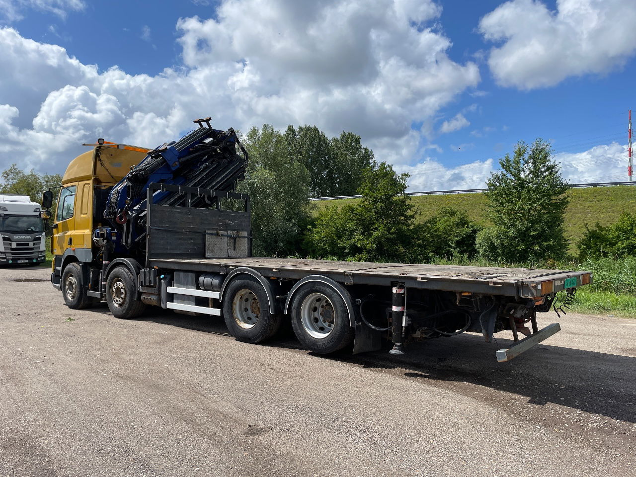 DAF CF 85.410 PM 80 crane laadkraan met jib en frontstempels - Camion grue: photos 5 DAF CF 85.410 PM 80 crane laadkraan met jib en frontstempels - Camion grue: photos 5