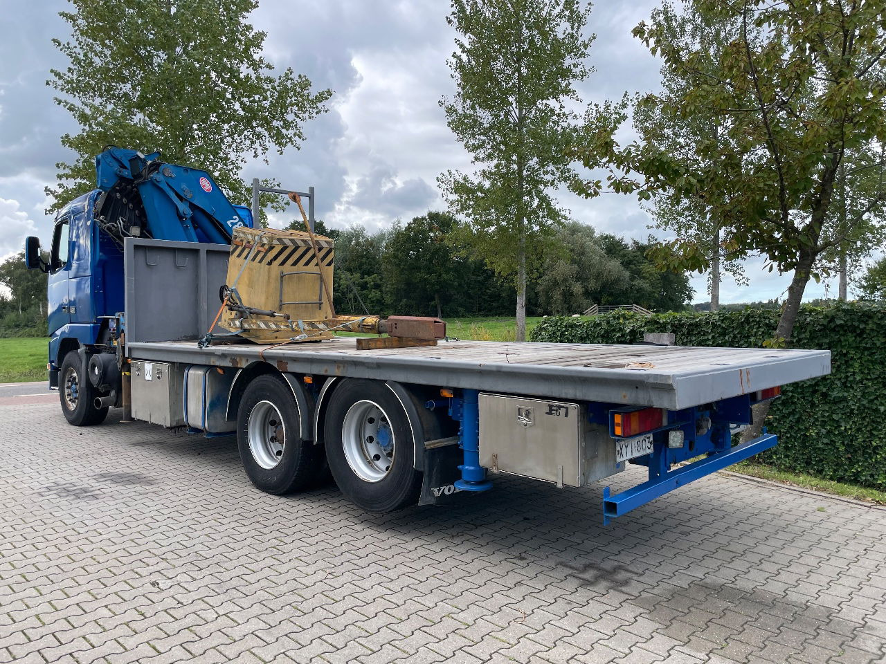 Volvo FH 16 FH16 420 with HMF 2820 crane with jib and front stamps Very Good Condition - Camion grue: photos 3 Volvo FH 16 FH16 420 with HMF 2820 crane with jib and front stamps Very Good Condition - Camion grue: photos 3