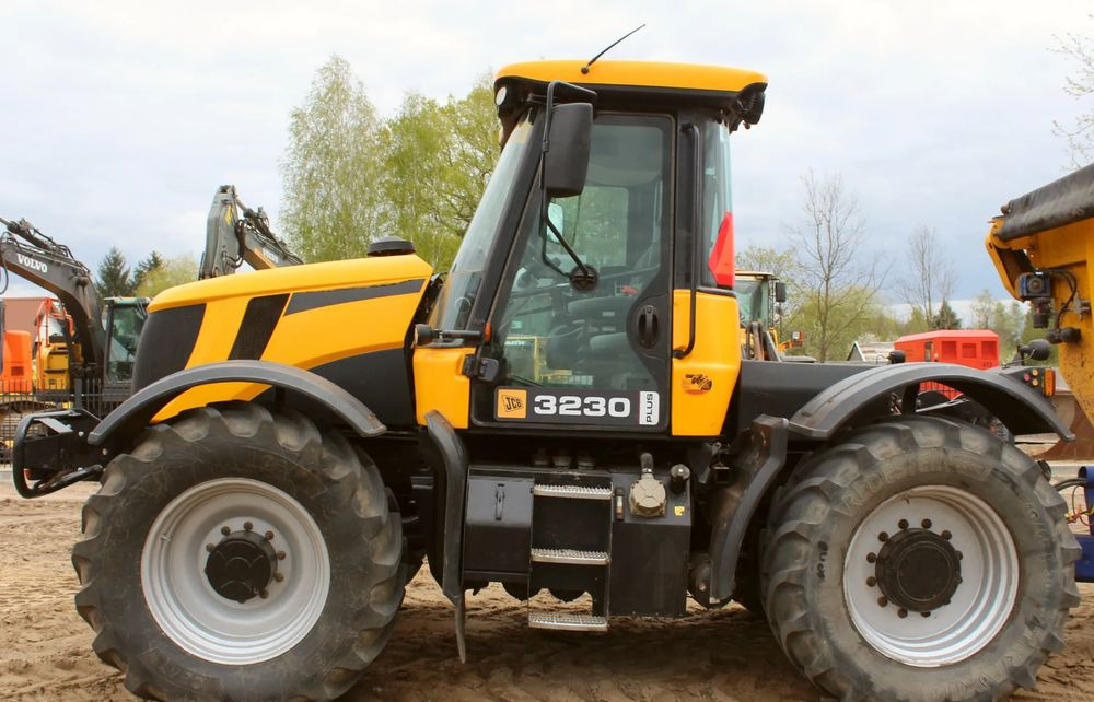 JCB Fastrac 3230 Plus - Tracteur agricole: photos 1 JCB Fastrac 3230 Plus - Tracteur agricole: photos 1
