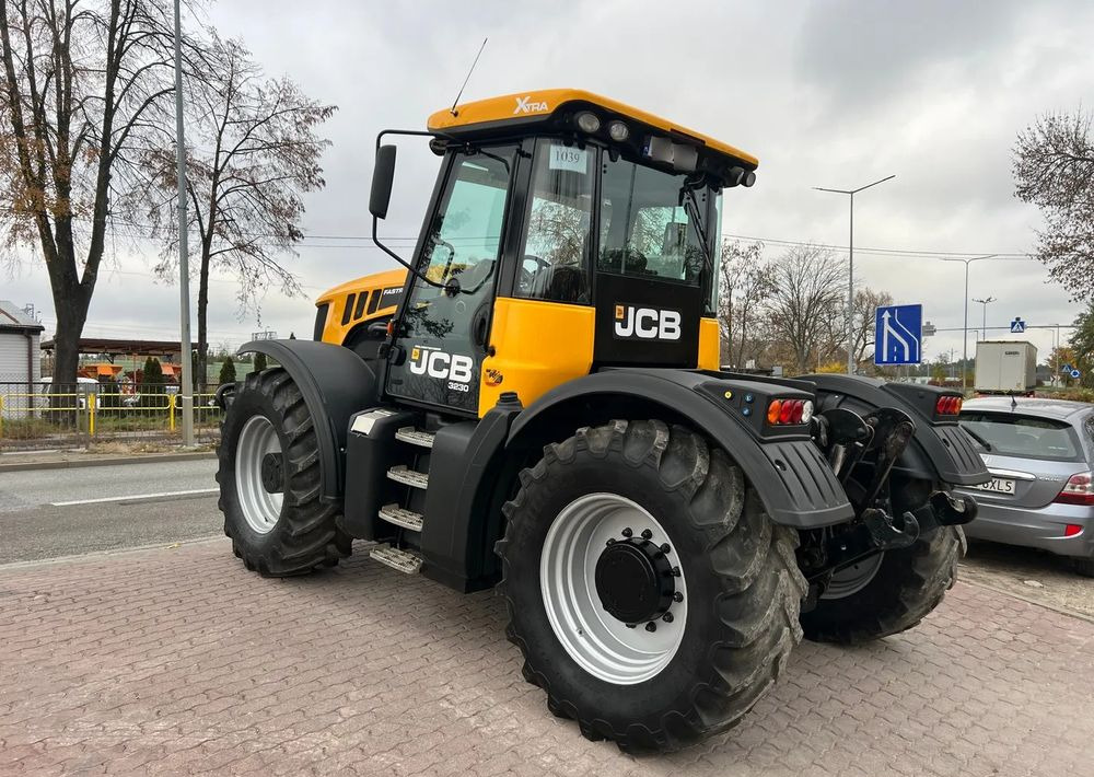 JCB Fastrac 3230 Sisu Xtra - Tracteur agricole: photos 3 JCB Fastrac 3230 Sisu Xtra - Tracteur agricole: photos 3