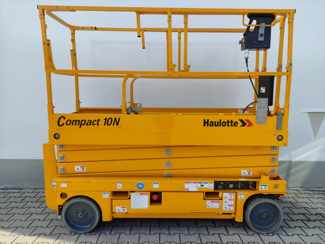 Haulotte Compact 10N - Nacelle ciseaux: photos 2 Haulotte Compact 10N - Nacelle ciseaux: photos 2