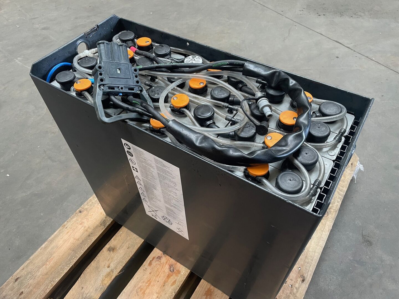 Hawker 24 Volt I 3 PZS 375 - Accumulateur pour Matériel de manutention: photos 1 Hawker 24 Volt I 3 PZS 375 - Accumulateur pour Matériel de manutention: photos 1