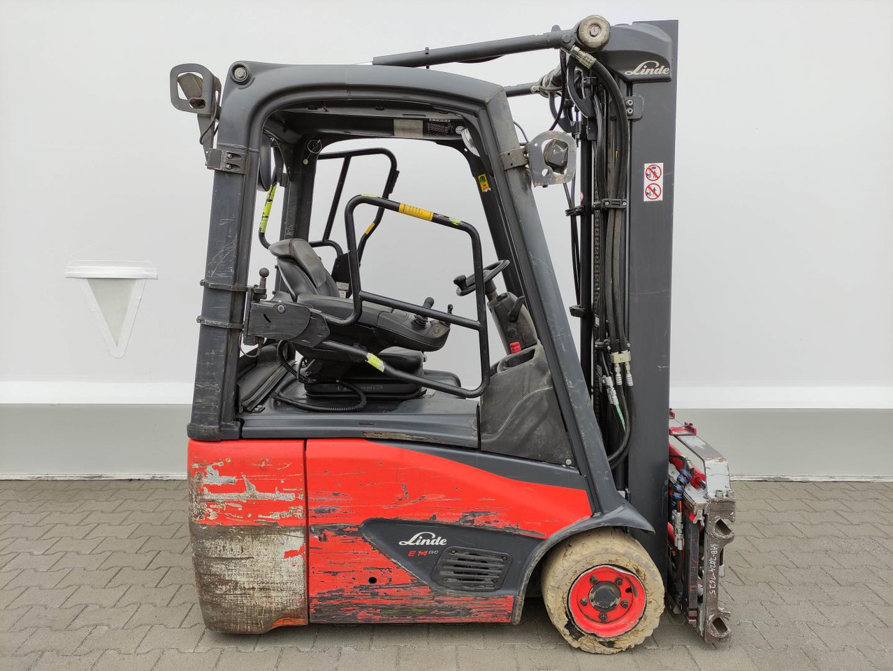 Linde E14-02-386-EVO - Chariot élévateur électrique: photos 2 Linde E14-02-386-EVO - Chariot élévateur électrique: photos 2