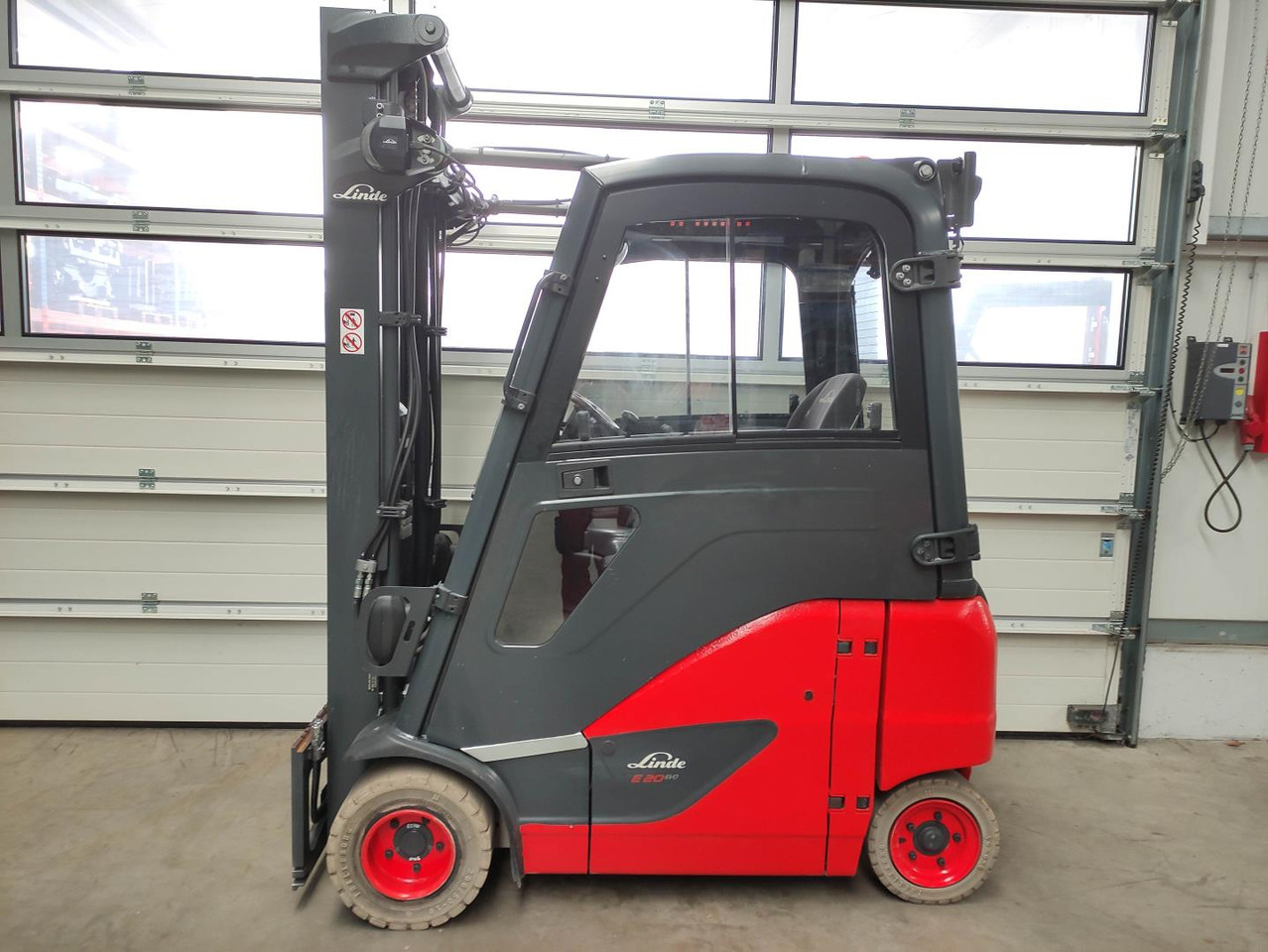 Linde E20PH-02-386-EVO - Chariot élévateur électrique: photos 1 Linde E20PH-02-386-EVO - Chariot élévateur électrique: photos 1