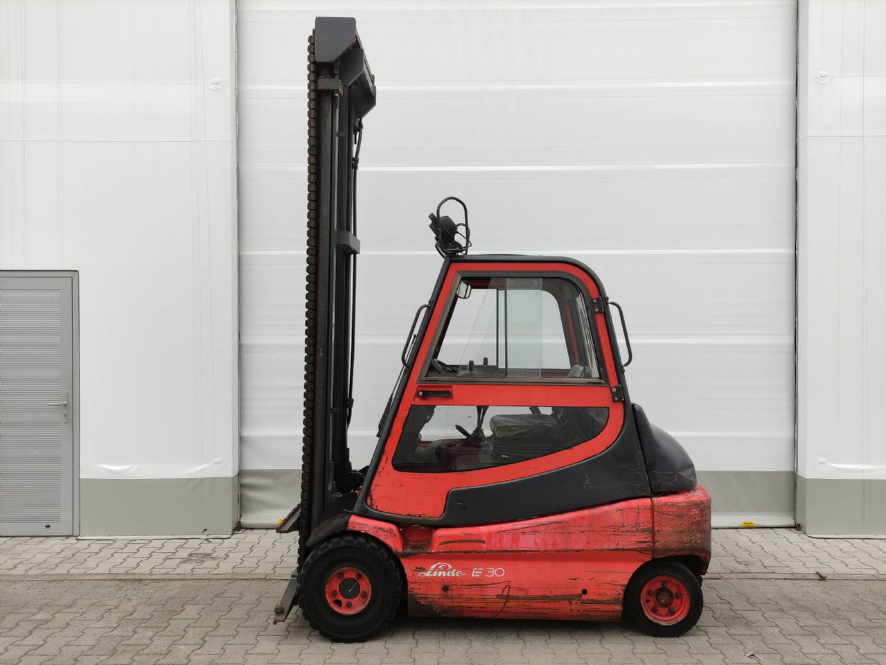 Linde E30-01-336 - Chariot élévateur électrique: photos 1 Linde E30-01-336 - Chariot élévateur électrique: photos 1