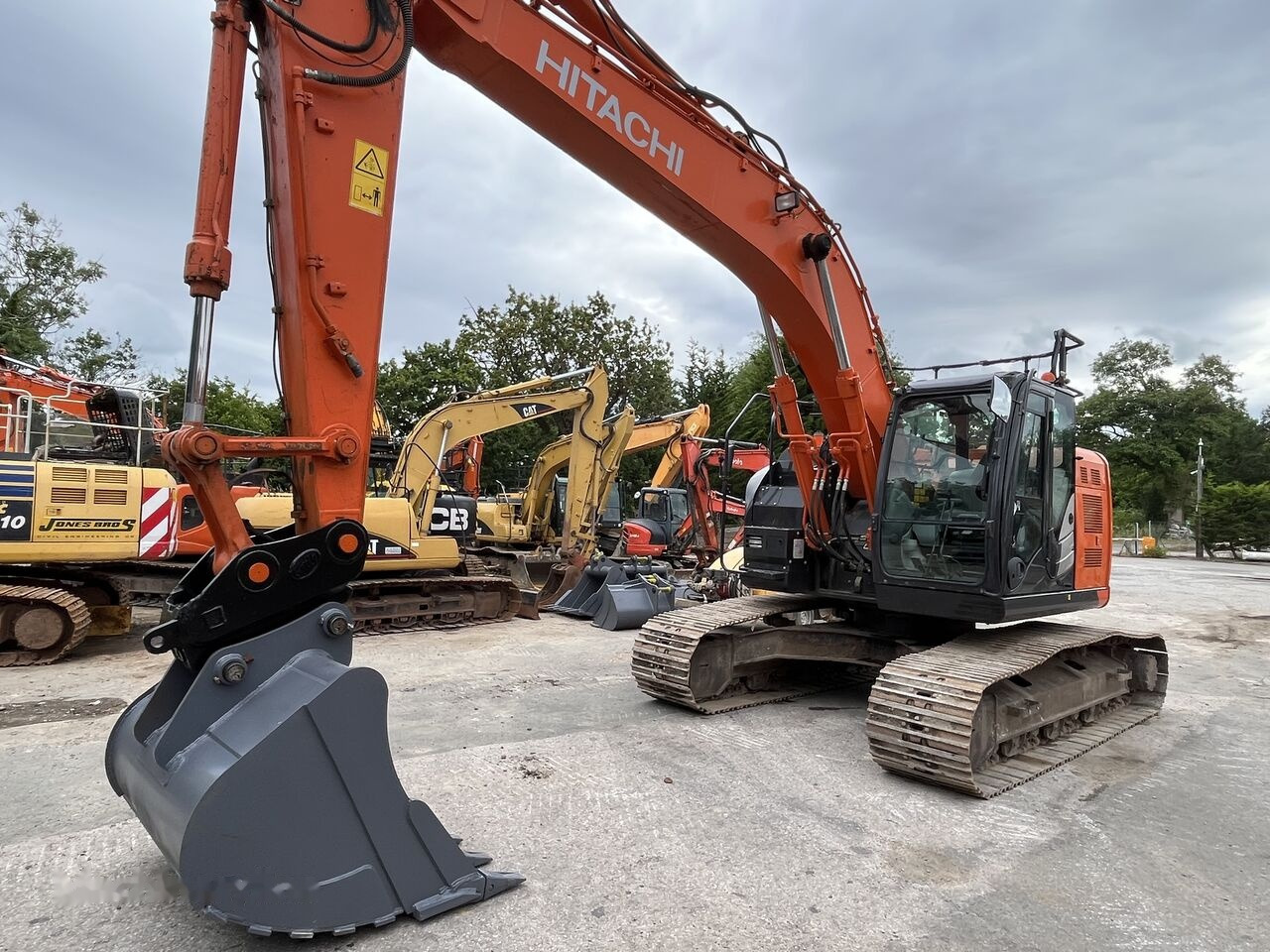 Hitachi ZX225 - Pelle sur chenille: photos 3 Hitachi ZX225 - Pelle sur chenille: photos 3