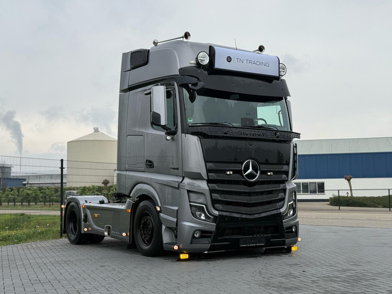 Mercedes-Benz 1863.630 SHOWTRUCK, VOLLUCHT, L PAKKET, HYDRAULIEK, TOPSTAAT. - Tracteur routier: photos 2 Mercedes-Benz 1863.630 SHOWTRUCK, VOLLUCHT, L PAKKET, HYDRAULIEK, TOPSTAAT. - Tracteur routier: photos 2