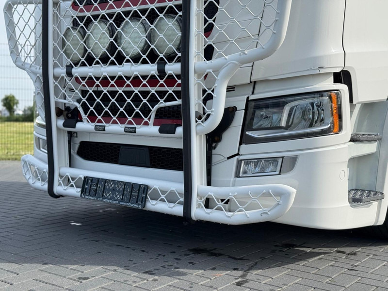 Scania S580 V8 NGS VOLLUCHT, PTO, LEER, RETARDER, TV, 3.15WB, BULLBAR. - Tracteur routier: photos 5 Scania S580 V8 NGS VOLLUCHT, PTO, LEER, RETARDER, TV, 3.15WB, BULLBAR. - Tracteur routier: photos 5