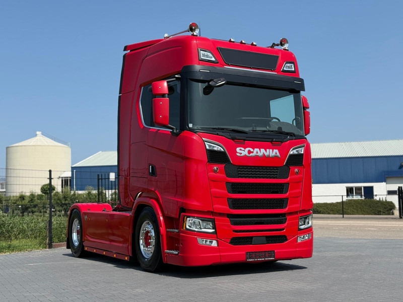 Scania S590 V8 NGS FULL AIR, ALCOA, LEATHER, HYDRAULIC, LIKE NEW. - Tracteur routier: photos 1 Scania S590 V8 NGS FULL AIR, ALCOA, LEATHER, HYDRAULIC, LIKE NEW. - Tracteur routier: photos 1