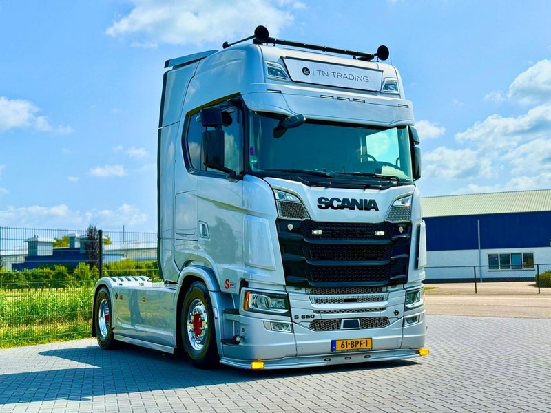 Scania S650 ADR, FULL AIR, LEATHER, SHOW, INTERIOR, LIKE NEW! - Tracteur routier: photos 1 Scania S650 ADR, FULL AIR, LEATHER, SHOW, INTERIOR, LIKE NEW! - Tracteur routier: photos 1