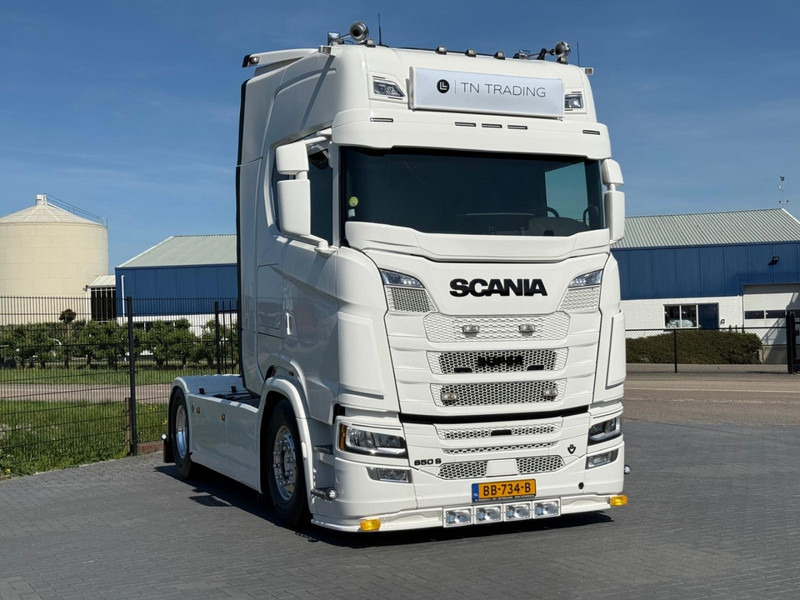 Scania S650 LOW MILEAGE, FULL AIR, LEATHER, ALCOA, RETARDER, TOP. - Tracteur routier: photos 1 Scania S650 LOW MILEAGE, FULL AIR, LEATHER, ALCOA, RETARDER, TOP. - Tracteur routier: photos 1