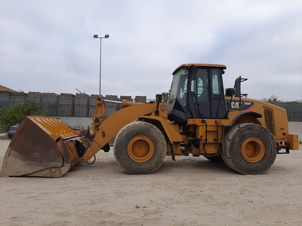 Caterpillar 950H - Chargeuse sur pneus: photos 3 Caterpillar 950H - Chargeuse sur pneus: photos 3