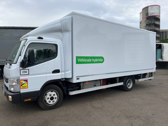 FUSO CANTER - Camion fourgon: photos 5 FUSO CANTER - Camion fourgon: photos 5