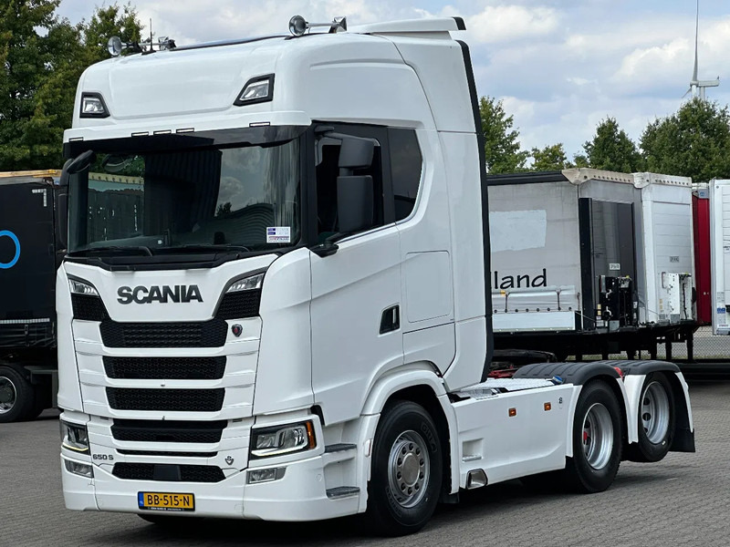 Scania S650 V8 6x2 Boogie / Retarder / 2 Tank / Full Air / Full Spoiler - Tracteur routier: photos 1 Scania S650 V8 6x2 Boogie / Retarder / 2 Tank / Full Air / Full Spoiler - Tracteur routier: photos 1