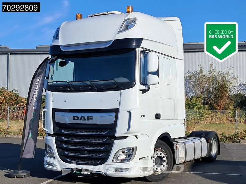 DAF XF 530 4X2 Mega SSC Hebesattel Retarder 2xTanks ACC Standklima Euro 6 - Tracteur routier: photos 1 DAF XF 530 4X2 Mega SSC Hebesattel Retarder 2xTanks ACC Standklima Euro 6 - Tracteur routier: photos 1