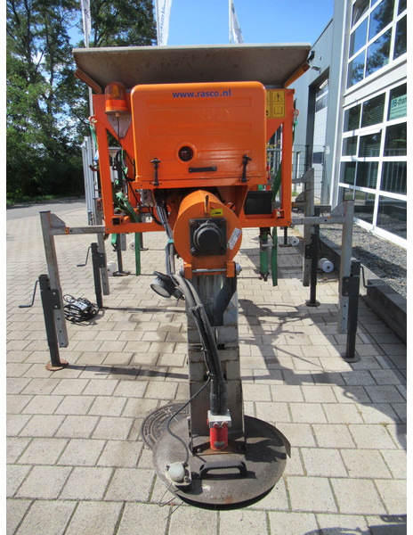 RASCO JUNIOR 1.0M + HONDA Motor - Engine Salt Salz ROTACIJSKI POSIPAC - Epandeur de sable: photos 4 RASCO JUNIOR 1.0M + HONDA Motor - Engine Salt Salz ROTACIJSKI POSIPAC - Epandeur de sable: photos 4