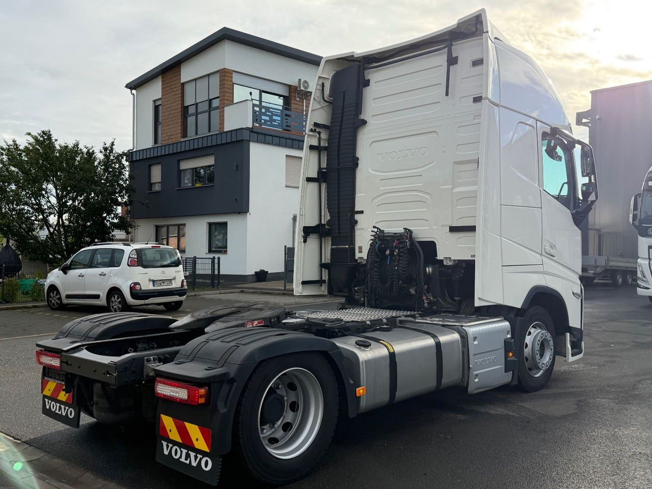 Volvo FH 460 Globetrotter XL, iSave, Lowdeck, Hub, E6 - Tracteur routier: photos 4 Volvo FH 460 Globetrotter XL, iSave, Lowdeck, Hub, E6 - Tracteur routier: photos 4