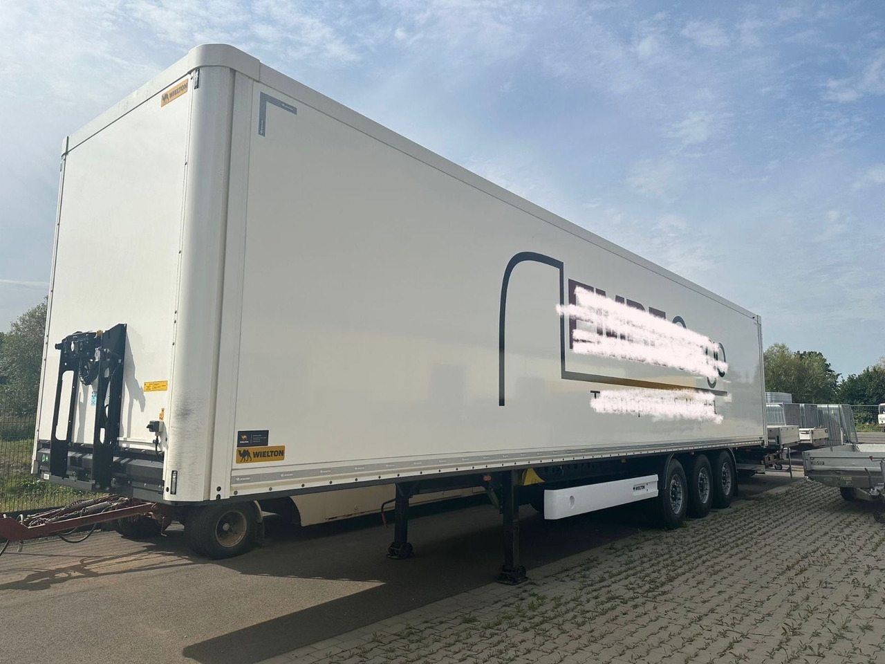 Wielton NSF3 Dry Master/Ladebordwand/LBW/Standard - Semi-remorque fourgon: photos 1 Wielton NSF3 Dry Master/Ladebordwand/LBW/Standard - Semi-remorque fourgon: photos 1