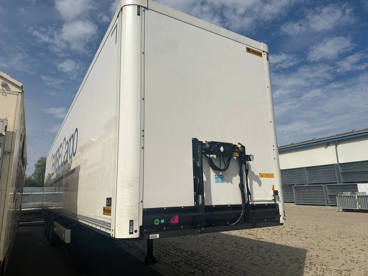 Wielton NSF3 Dry Master/Ladebordwand/LBW/Standard - Semi-remorque fourgon: photos 3 Wielton NSF3 Dry Master/Ladebordwand/LBW/Standard - Semi-remorque fourgon: photos 3