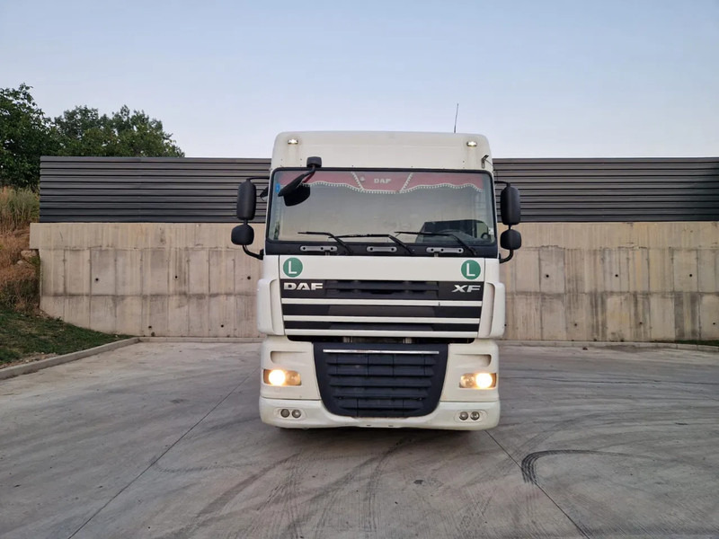 DAF XF 106.460 - Tracteur portuaire: photos 1 DAF XF 106.460 - Tracteur portuaire: photos 1