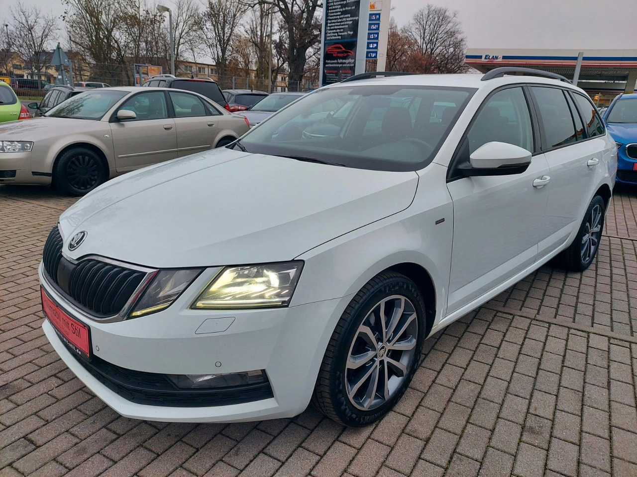 Skoda Octavia Combi Clever 4x4 LED DAB Navi - Voiture break: photos 4 Skoda Octavia Combi Clever 4x4 LED DAB Navi - Voiture break: photos 4