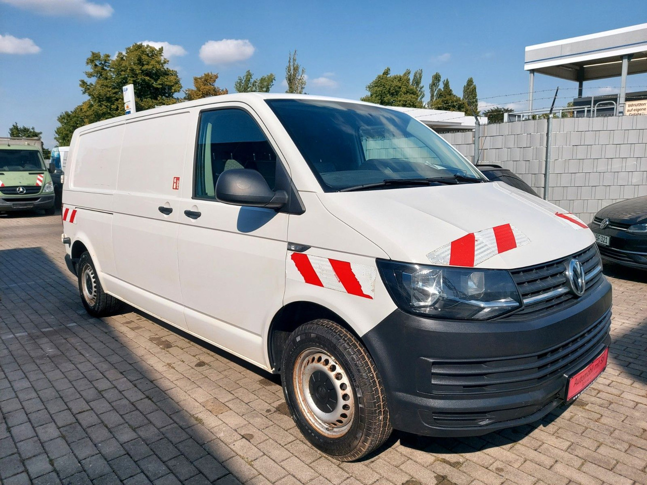 Volkswagen T6 Transporter Kasten Kombi lang Motorschaden - Transport de personnes: photos 2 Volkswagen T6 Transporter Kasten Kombi lang Motorschaden - Transport de personnes: photos 2