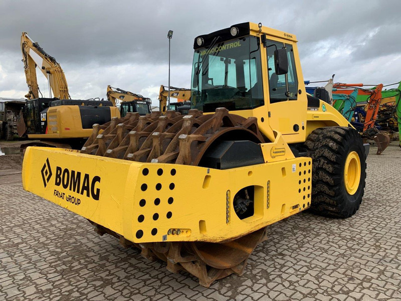 Bomag BW 226 DH-4I BVC NVT - Compacteur à pieds de mouton/ Monocylindre: photos 3 Bomag BW 226 DH-4I BVC NVT - Compacteur à pieds de mouton/ Monocylindre: photos 3