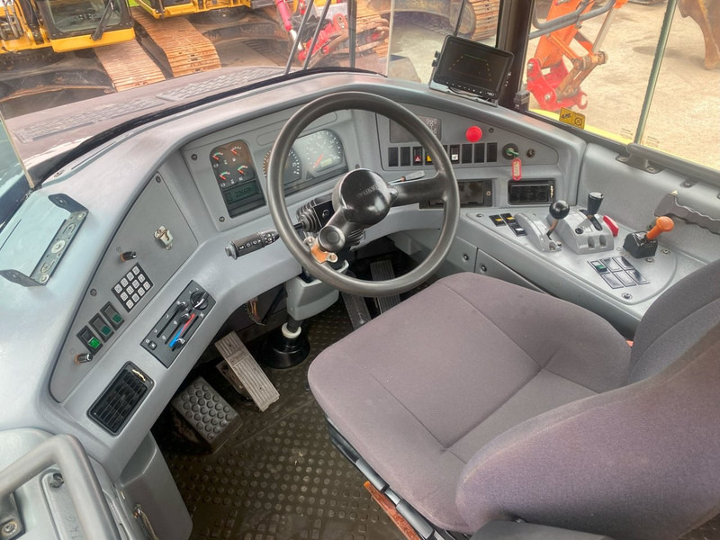 Volvo A30D 6x6 dumper articulated hauler NVT - Tombereau: photos 3 Volvo A30D 6x6 dumper articulated hauler NVT - Tombereau: photos 3