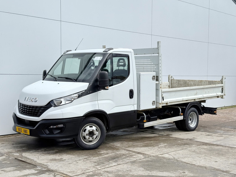 Iveco Daily 35C12 2.3 L3 Kipper Dubbellucht 3.5t Trekhaak Airco Cruise Control Lucht Geveerde Stoel - Utilitaire benne: photos 2 Iveco Daily 35C12 2.3 L3 Kipper Dubbellucht 3.5t Trekhaak Airco Cruise Control Lucht Geveerde Stoel - Utilitaire benne: photos 2