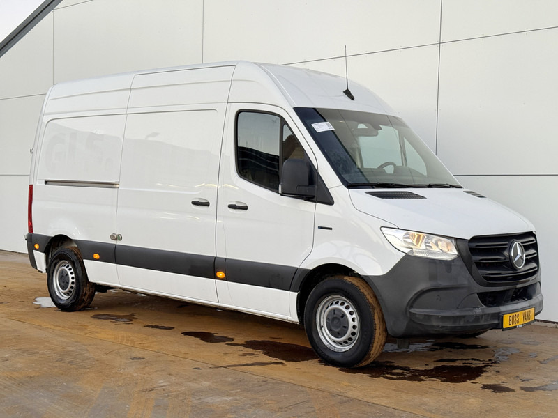 Mercedes-Benz eSprinter eSprinter L2H2 55 kWh ALL-IN PRIJS L2H2 55kWh 168km WLTP 80kw Snelladen Climate Control Camera Stoelverwarming - Fourgon utilitaire, Utilitaire électrique: photos 4 Mercedes-Benz eSprinter eSprinter L2H2 55 kWh ALL-IN PRIJS L2H2 55kWh 168km WLTP 80kw Snelladen Climate Control Camera Stoelverwarming - Fourgon utilitaire, Utilitaire électrique: photos 4