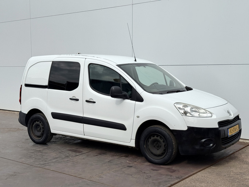 Peugeot Partner 90pk MARGE Trekhaak Airco Extra Set Banden APK Juni-2026 - Fourgonnette: photos 4 Peugeot Partner 90pk MARGE Trekhaak Airco Extra Set Banden APK Juni-2026 - Fourgonnette: photos 4