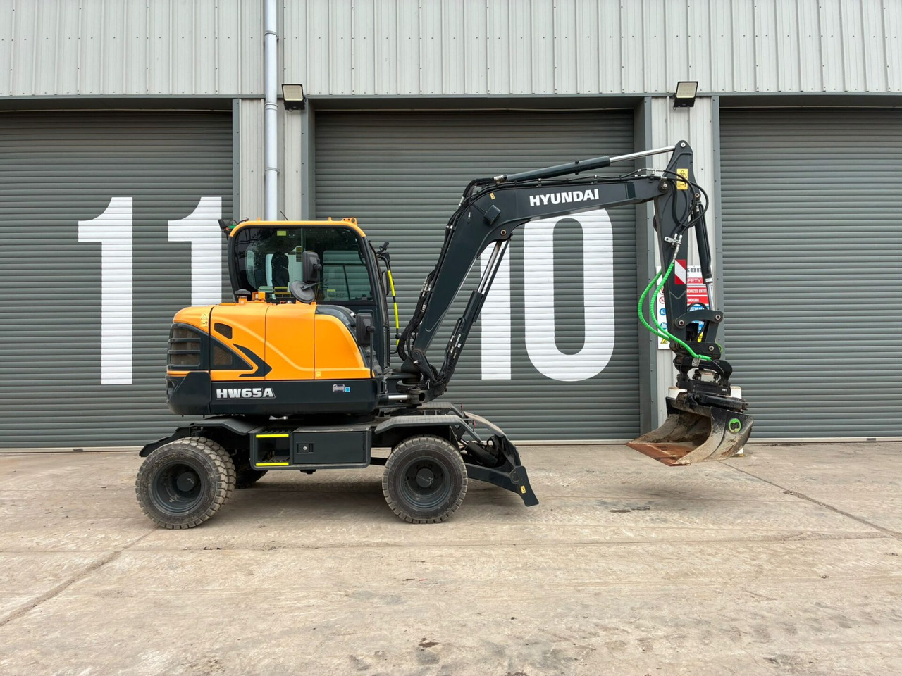 Hyundai HW65AH Ex Demo - Pelle sur pneus: photos 5 Hyundai HW65AH Ex Demo - Pelle sur pneus: photos 5