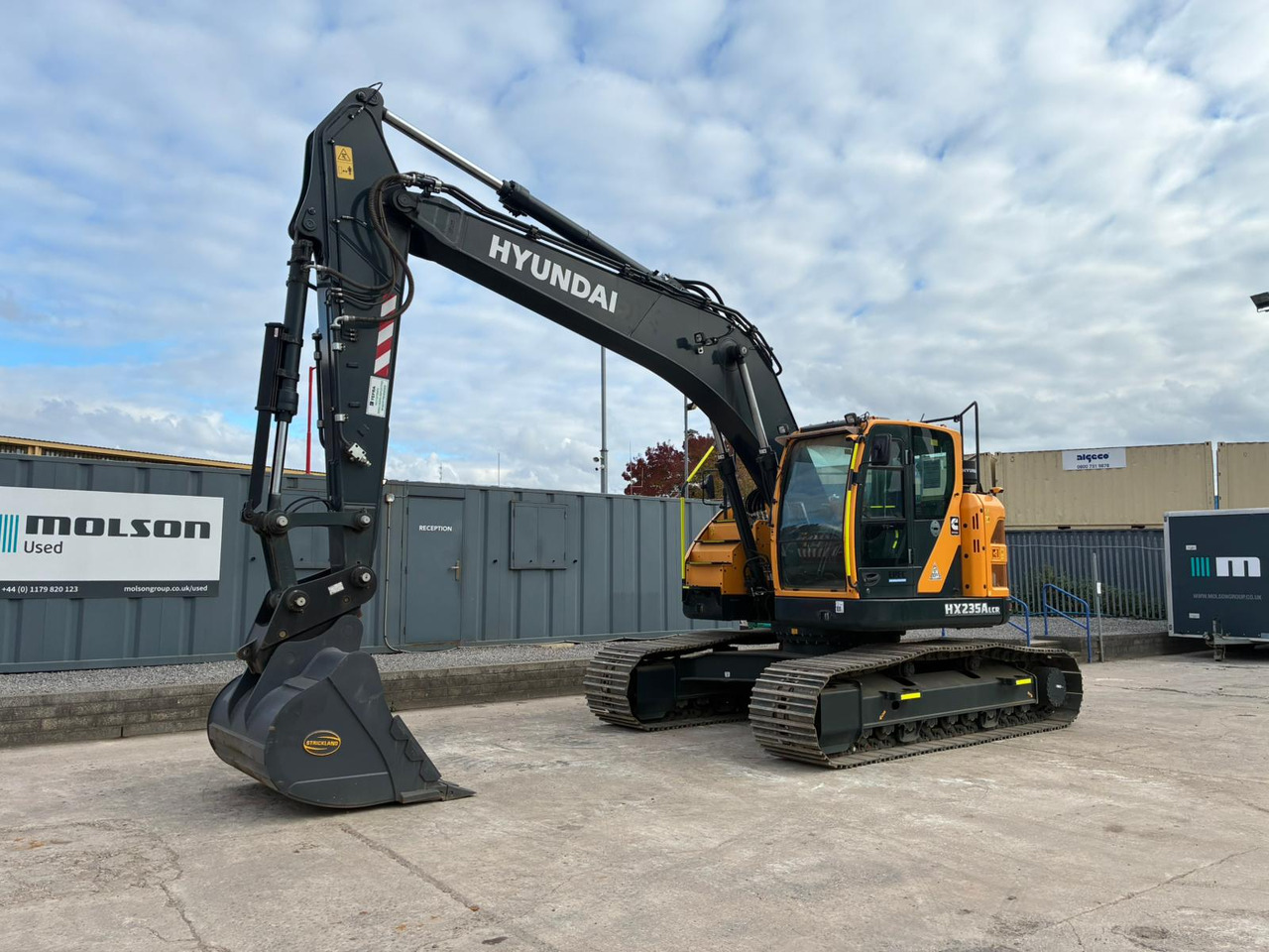 Hyundai HX235ALCR - Pelle sur chenille: photos 1 Hyundai HX235ALCR - Pelle sur chenille: photos 1